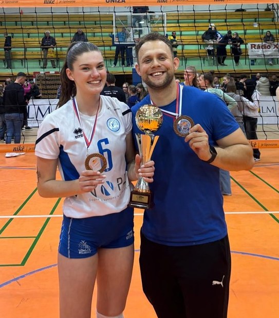 Nina Dreisigová a Dávid Kormúth s trofejou