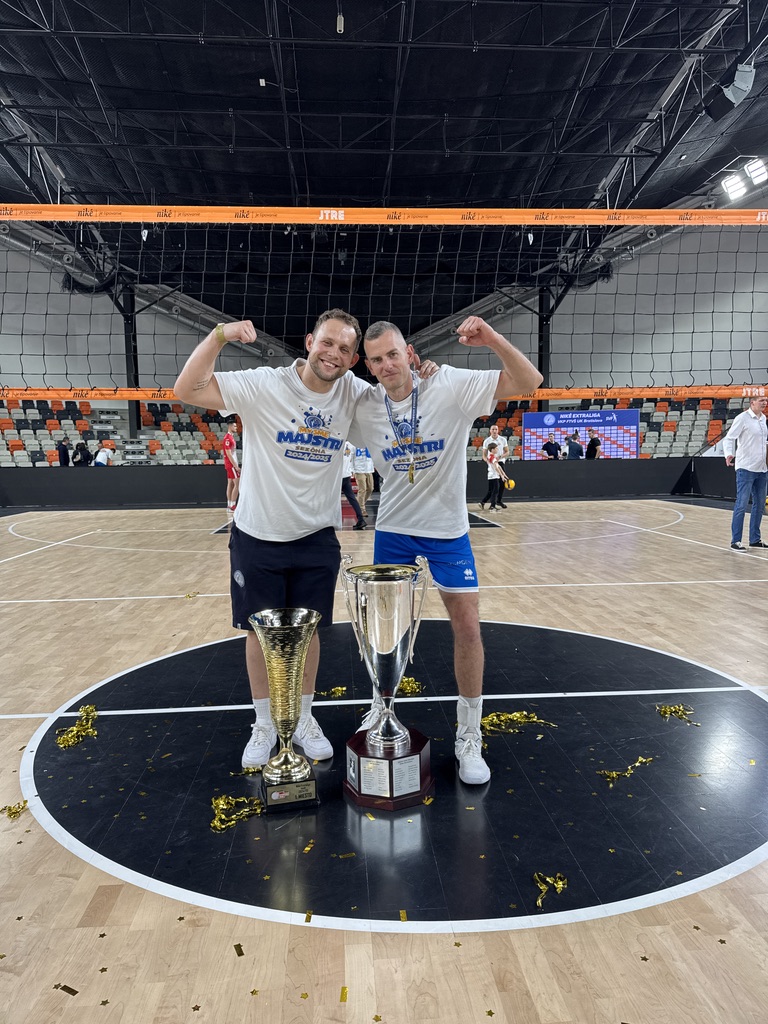 Juraj Zaťko a Dávid Kormúth s trofejami